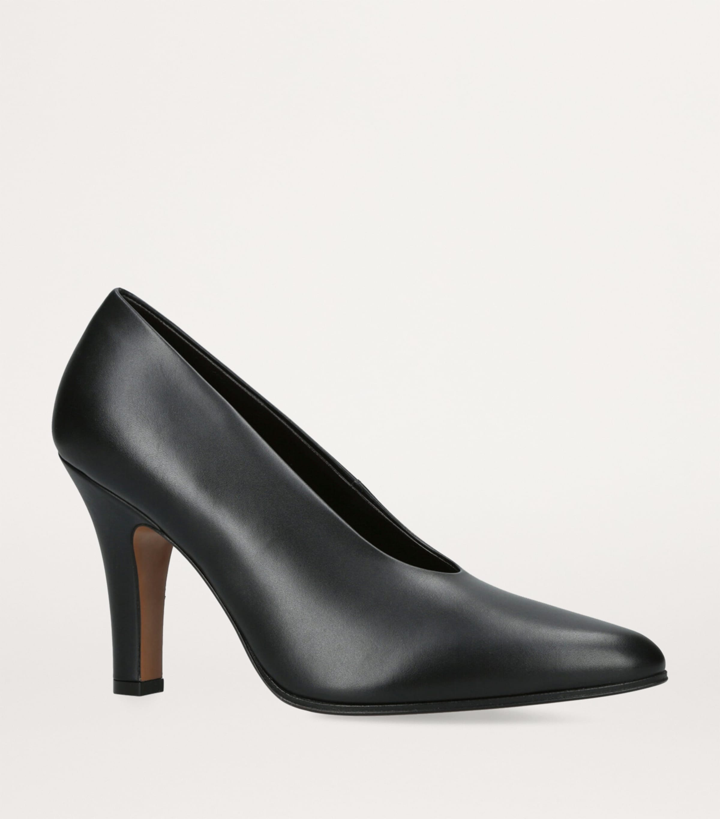 Shop The Row Prudens Leather Heeled Pumps 90 In Black
